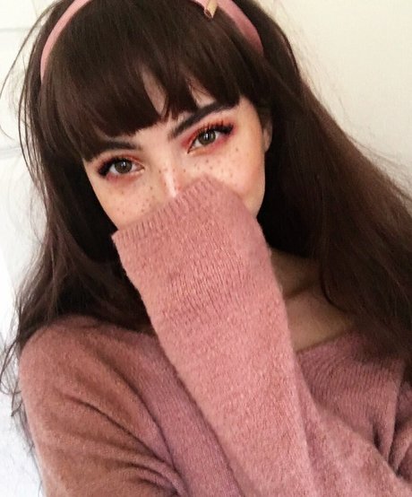 アジアンゴス オンリーファンズ ポルノグラフィック 写真