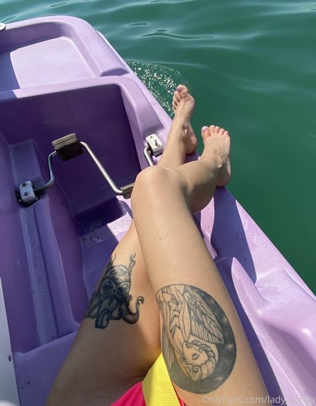 痩せたティーンのオンリーファンズ アートポルノ ギャラリー