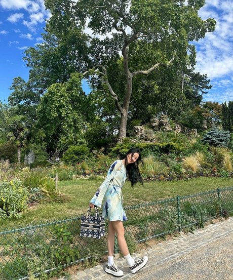 痩せたティーンの巨乳OnlyFans セクシーヌード 画像