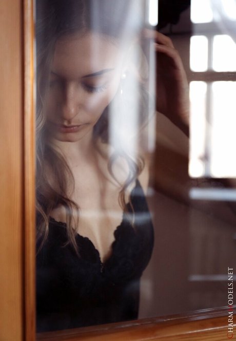 ピアス乳首オンリーファンズ 限定 写真