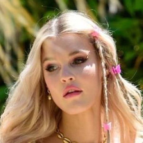 OnlyFansの普及 美しいヌード 写真