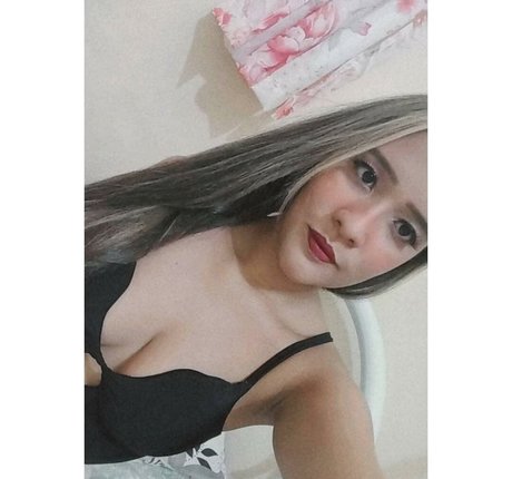 曲線美のクーガーOnlyFans 美しい裸 写真