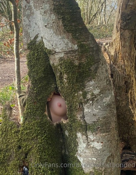 巨乳の黒人女性オンリーファンズ アダルト 写真