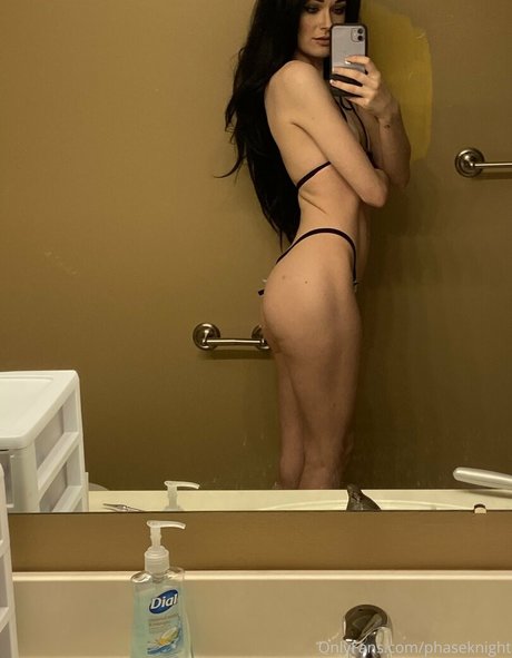 巨大なチンポを持つシーメールオンリーファンズ セクシーxxx 画像