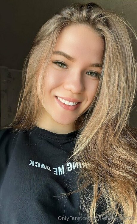 kylienextdoor69 裸のモデル 写真