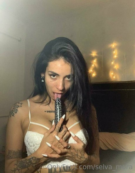 ゴス3P OnlyFans アダルト 画像