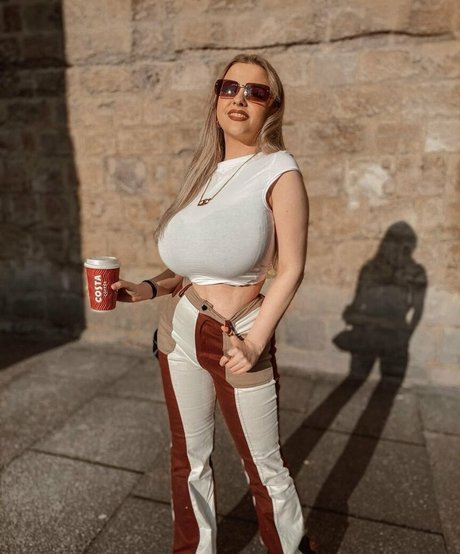 巨大なペニスオンリーファンズ ポルノ 写真