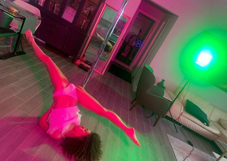 巨大な天然おっぱいオンリーファンズ 無料セクシー ギャラリー