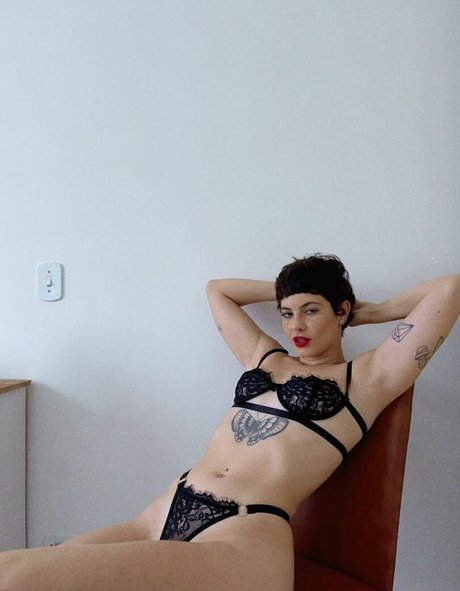 Marceli Cardozo ヌードモデル 写真