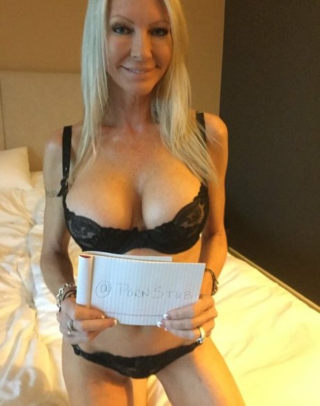 興奮した看護師OnlyFans ポルノ 写真