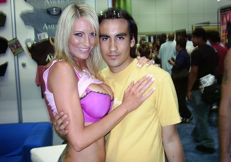 ラバーオンリーファン ホット裸 画像