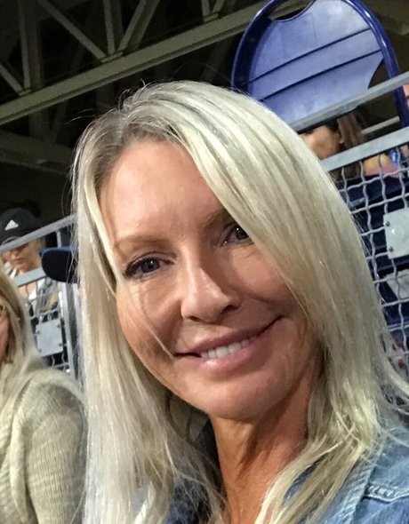 ゴス3P OnlyFans ホットポルノ 写真