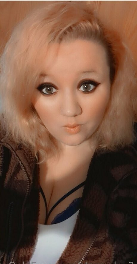 オイルを塗ったおっぱいOnlyFans セクシー裸 写真