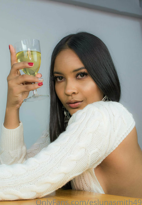 eslunasmith49 ヌードモデル 画像