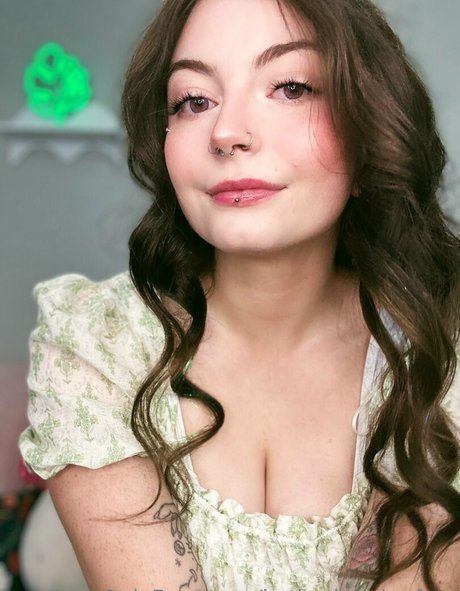 小柄なティーンオンリーファン セクシーヌード 写真