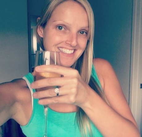 ブルネットの猫OnlyFans 無料裸 写真