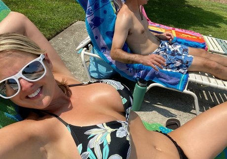 ルビーオンリーファン ポルノ 写真