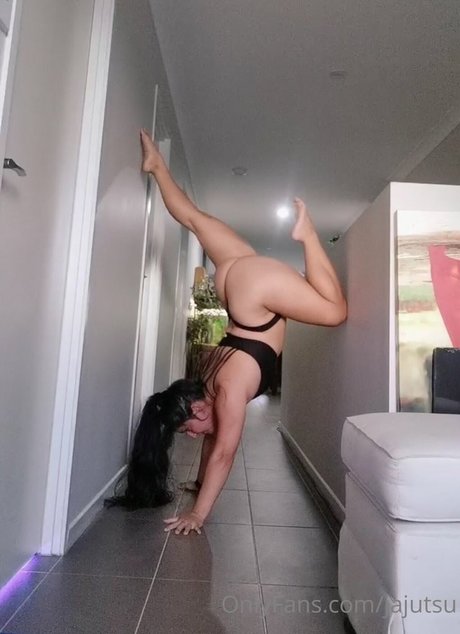 背が高くて巨乳のOnlyFans ホットヌード ギャラリー