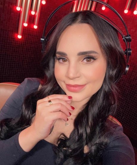 ポーグエボニーオンリーファンズ ホットヌード 写真