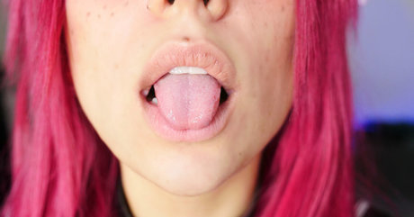 金髪クーガーオンリーファンズ セクシーヌード 写真