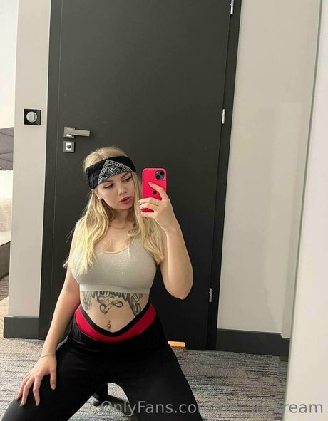 tiiiiits queen 無料のスター 写真