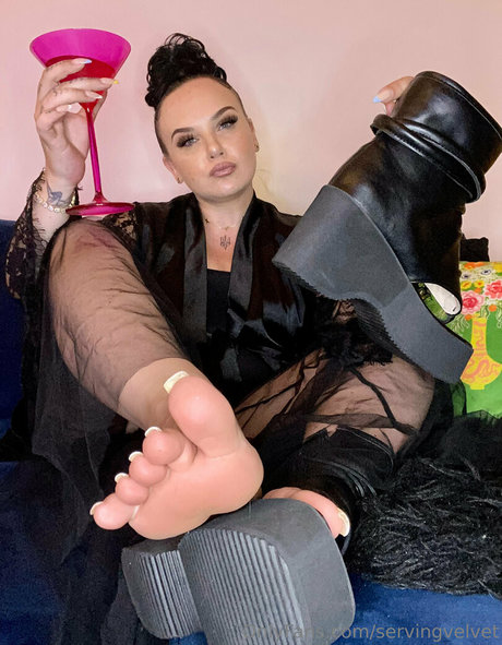 servingvelvet セクシーなスター 画像