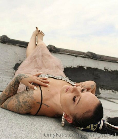 servingvelvet ポルノ女優 画像