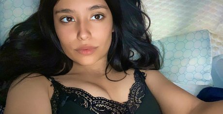 Agnes Inezz かわいいモデル 写真