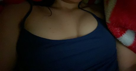 Agnes Inezz 裸の女優 写真