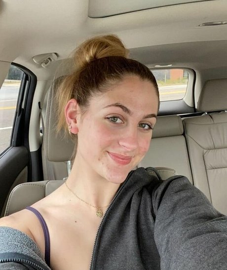 Rachel Wohlford ホットスター 画像