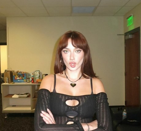 Olivia OBrien ホットなモデル 写真