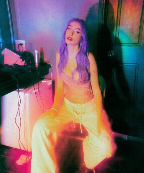 Olivia OBrien スター 裸 画像