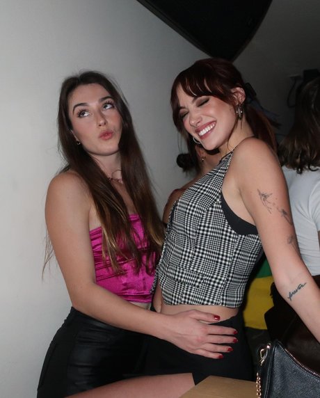 お金 オンリーファンズ アートヌード 写真