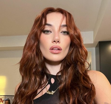 Olivia OBrien ヌードモデル 写真