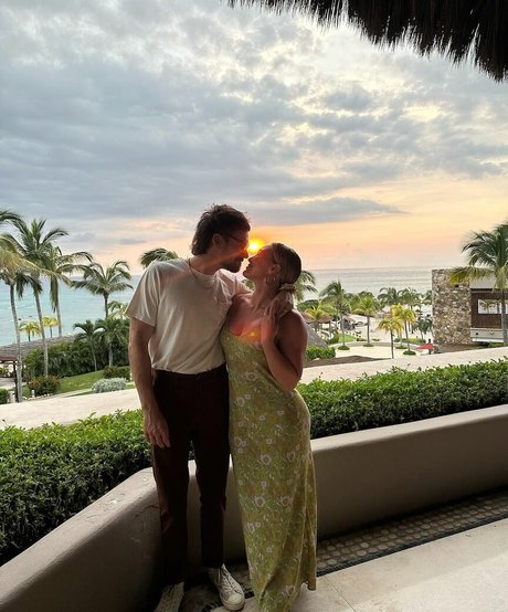 18歳のオンリーファンズ ポルノ ギャラリー