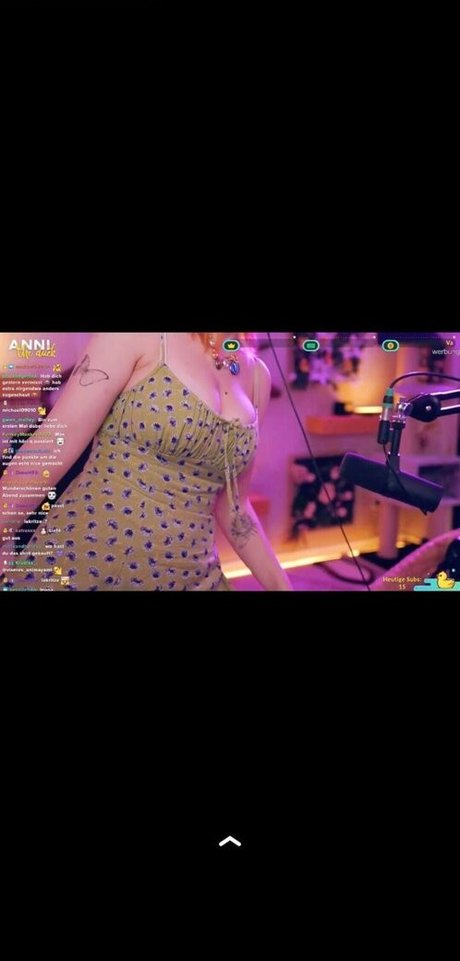 AnniTheDuck トップモデル 写真