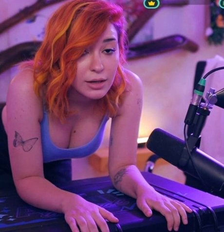 AnniTheDuck 裸の女優 画像