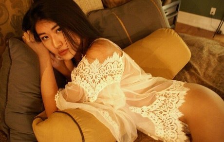 Fionaylin かわいいポルノスター 写真