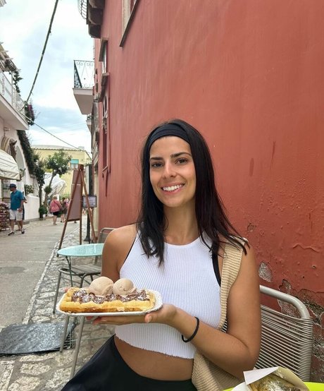 18歳のオンリーファンズ ホットヌード 写真