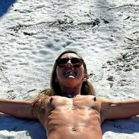 熟女の足オンリーファンズ セクシーヌード アーカイブ