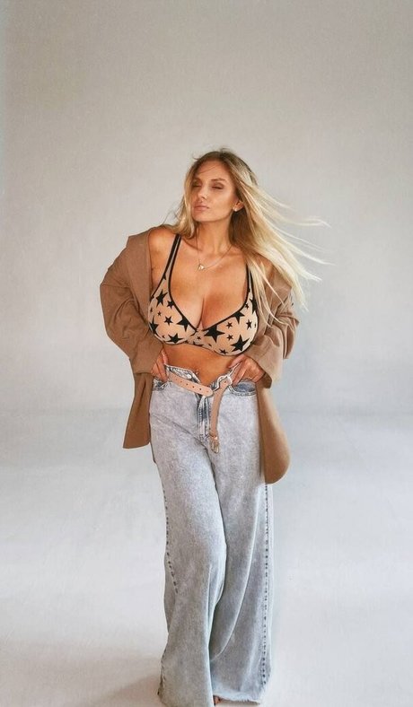 赤毛のソロOnlyFans ホット 画像