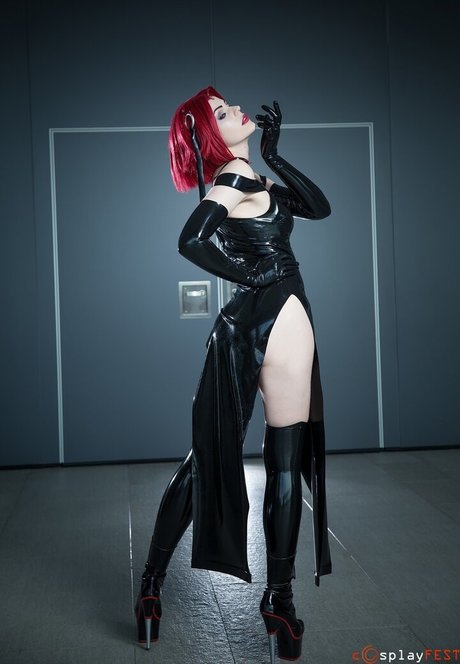 曲線美のクーガーOnlyFans 無料セクシー 写真