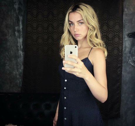 OnlyFansの交換 セクシー裸 写真