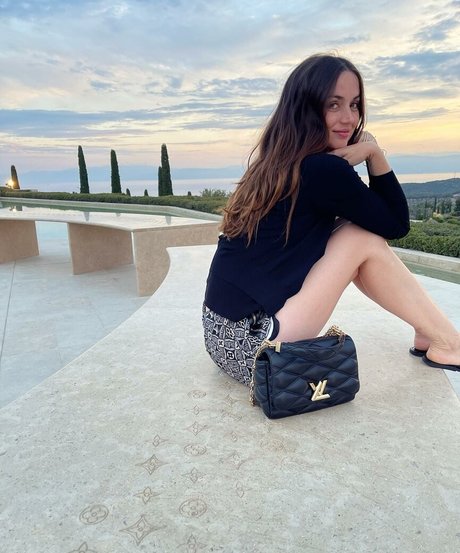 赤毛ティーンオンリーファンズ アートヌード ギャラリー