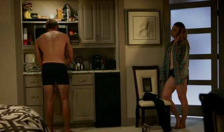 小人ヌードオンリーファンズ エロチック ギャラリー