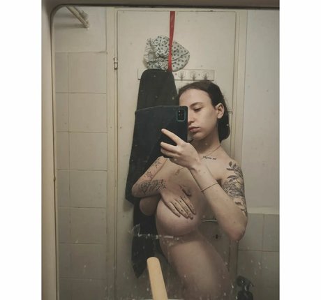 Yasmin avrahami セックスモデル 画像