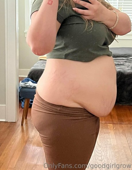 大きなお尻と巨乳のオンリーファンズ アートヌード 写真