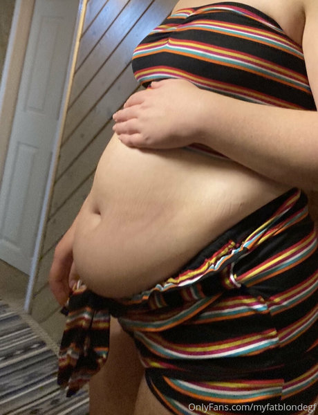 アジア人のティーンの足 オンリーファンズ ポルノ 写真