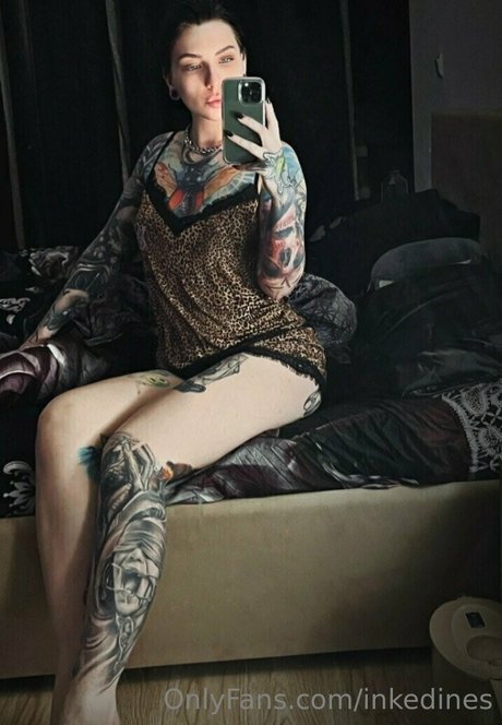 inkedines かわいいポルノスター 写真