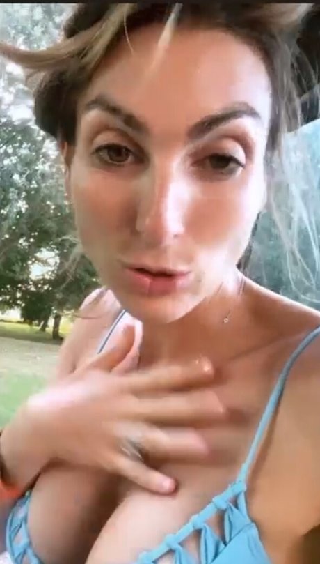 ティーンフィートオンリーファンズ エロチック 写真